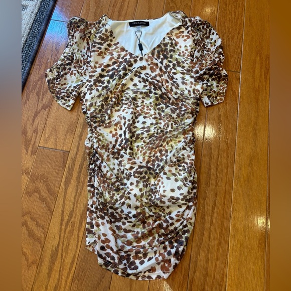 Cable & Gauge Rouched Fun Print Top Womens Size XS NWT - Picture 1 of 4